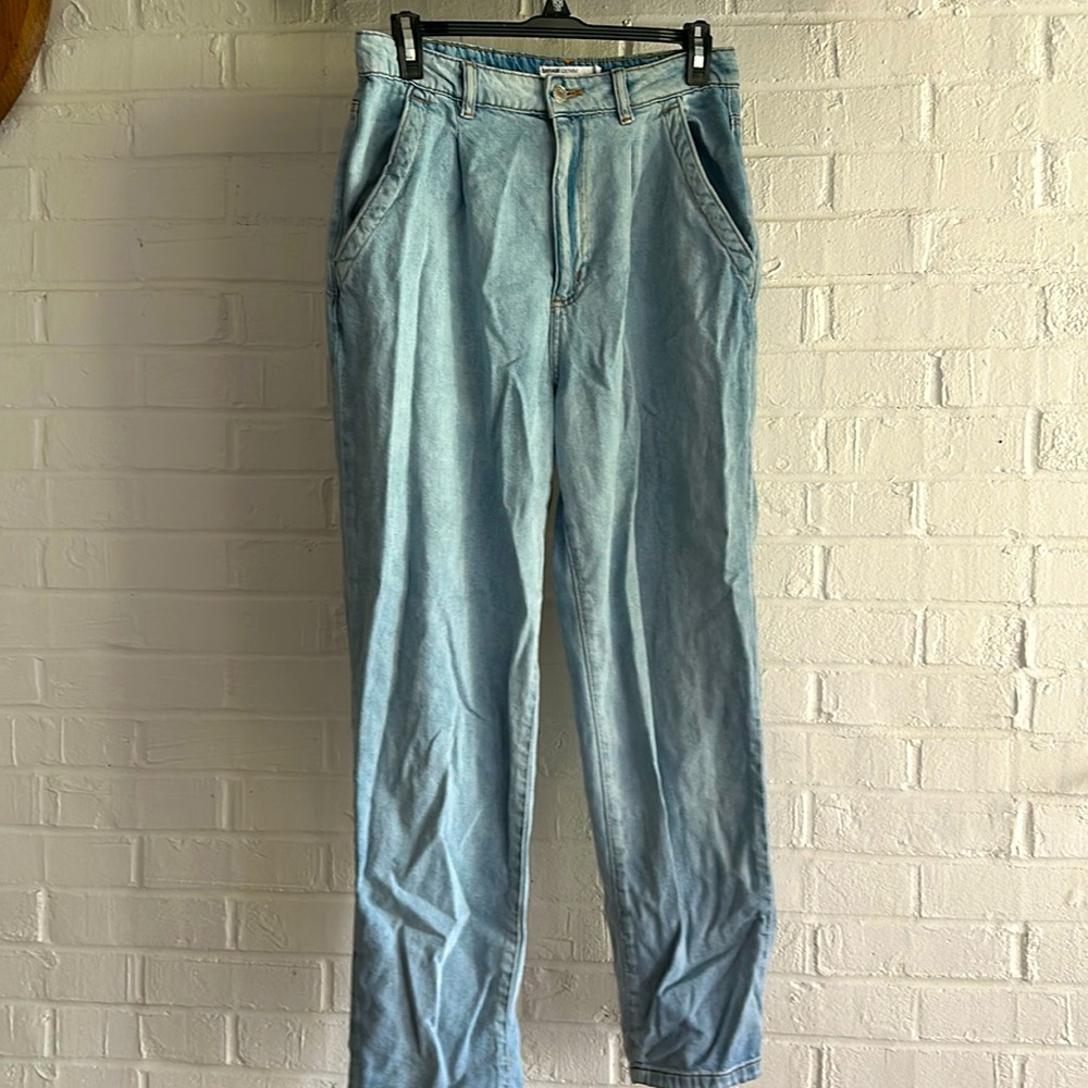 Garage Denim Size 7 or 28 Boyfriend Light Wash Jeans